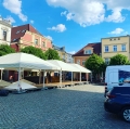 powiększ